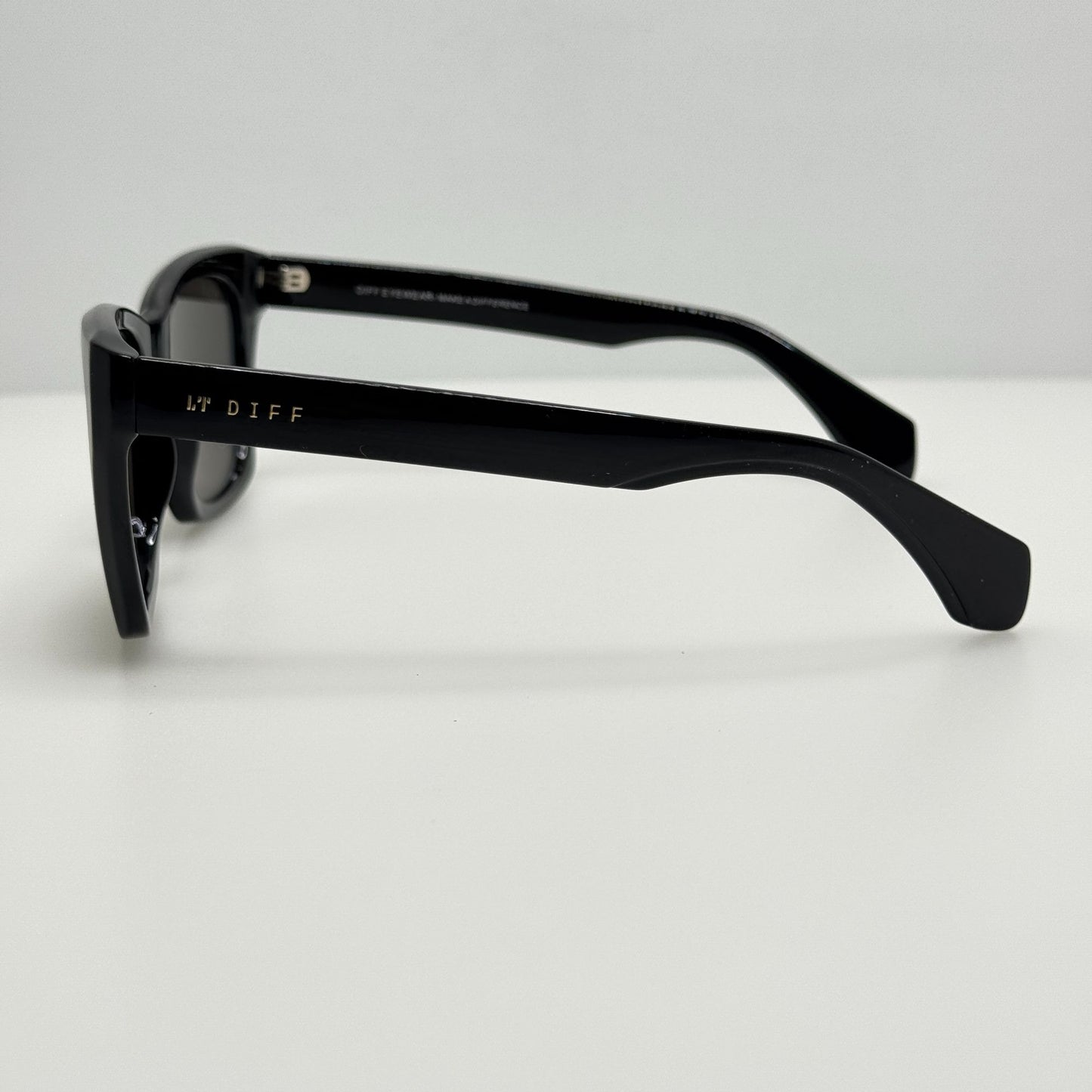 Diff Sunglasses Sean DE01-0685-BKGFN Black 56-20-145