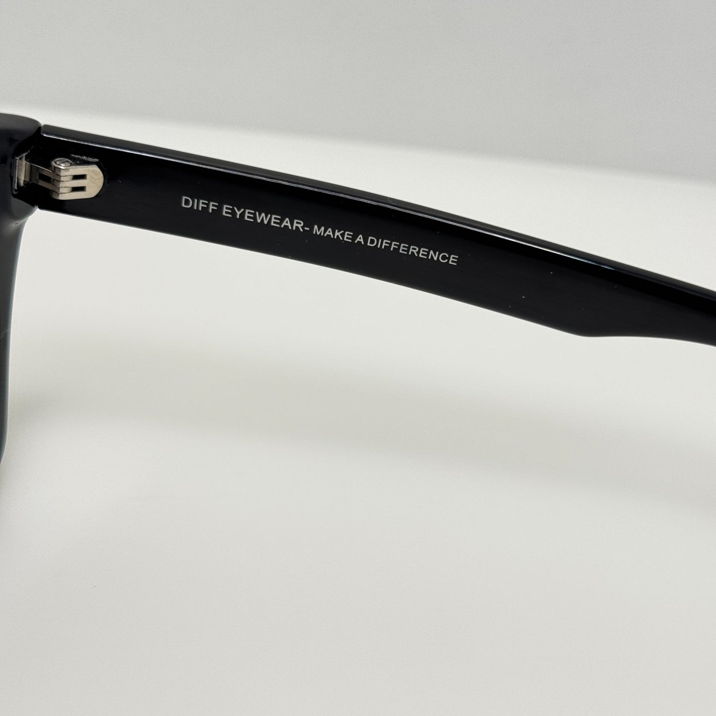Diff Sunglasses Sean DE01-0685-BKGFN Black 56-20-145