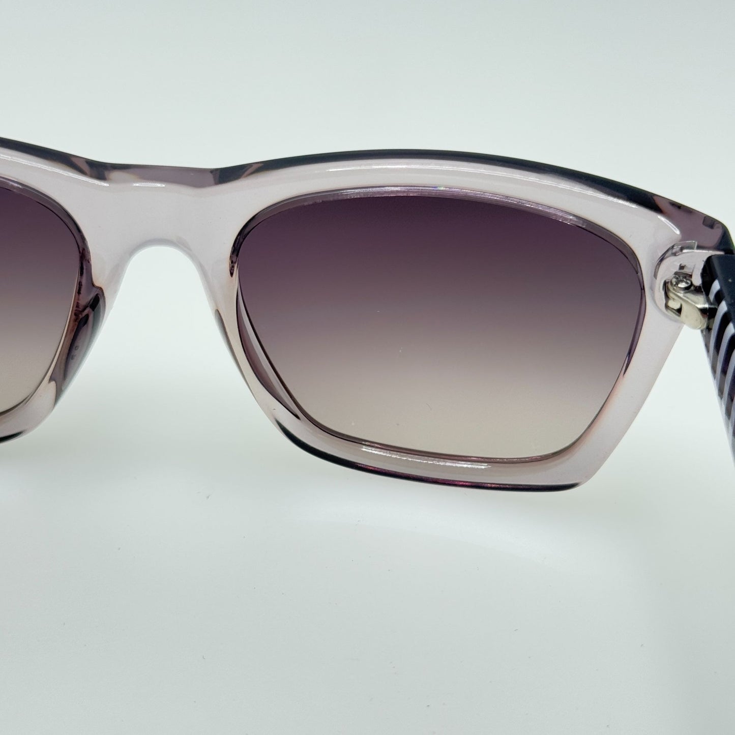 Lacoste Sunglasses L669S 035 Live 52-18-140