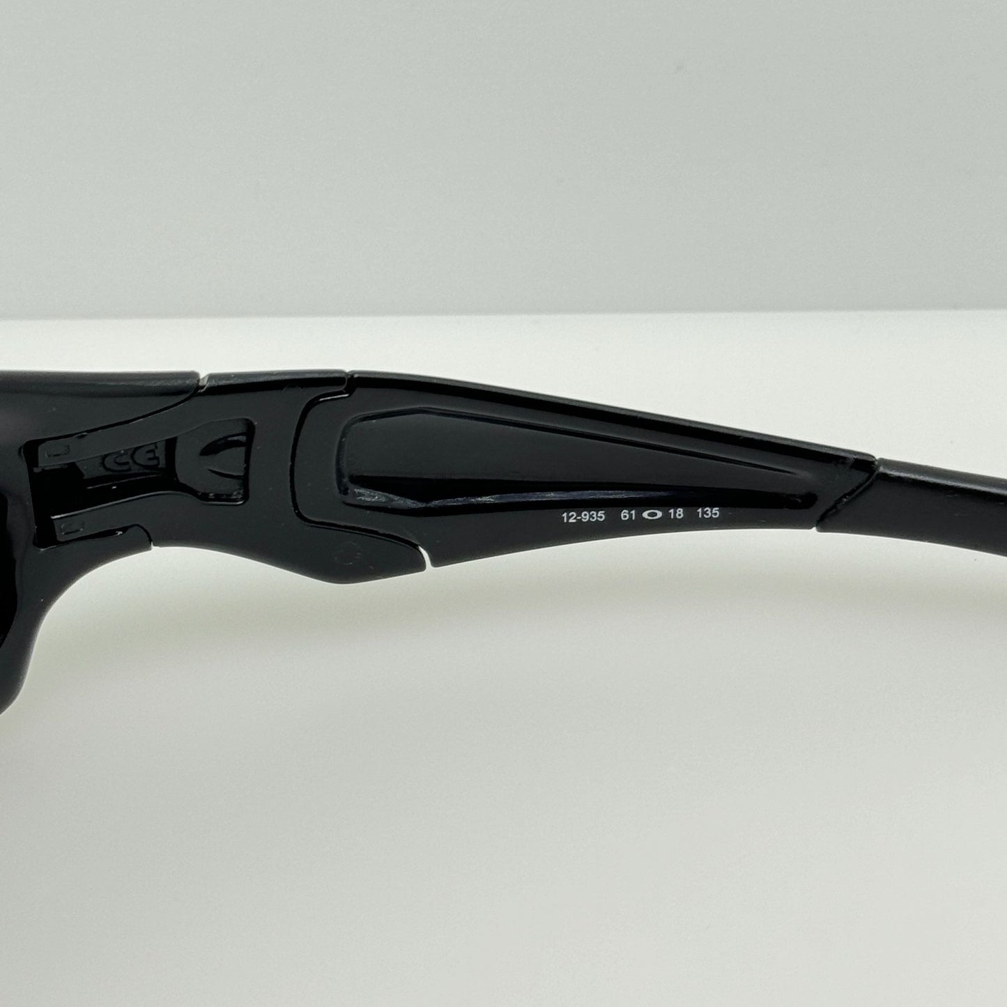 Oakley Sunglasses 12-935 Straight 61-18-135 Polarized Black