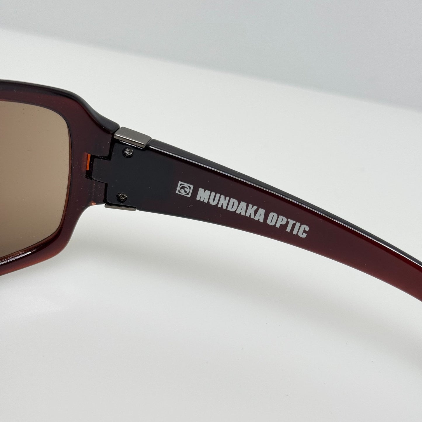 Mundaka Optic Sunglasses Grab