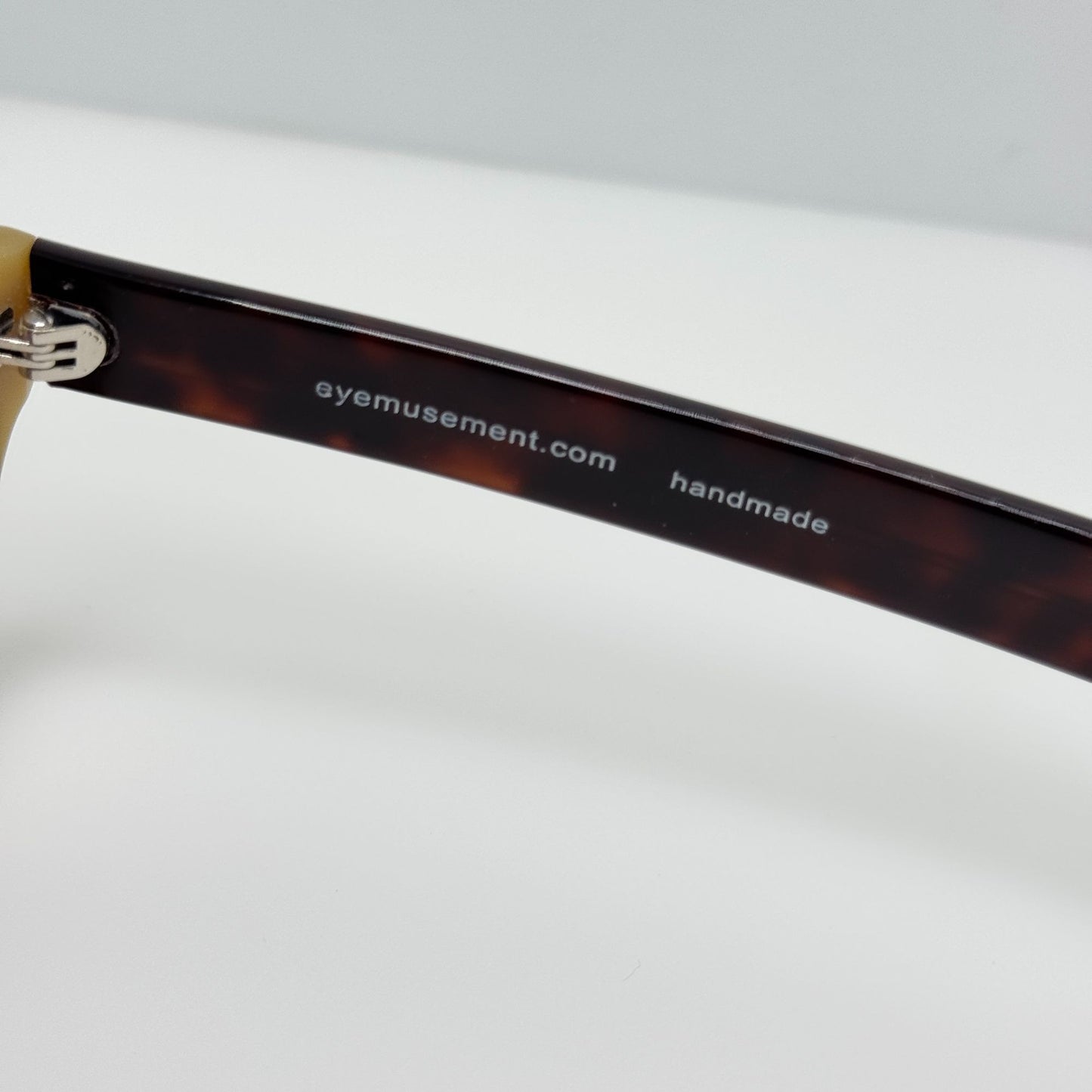 Eyemusement Zee Hrn/Tort Sunglasses 52-19-145