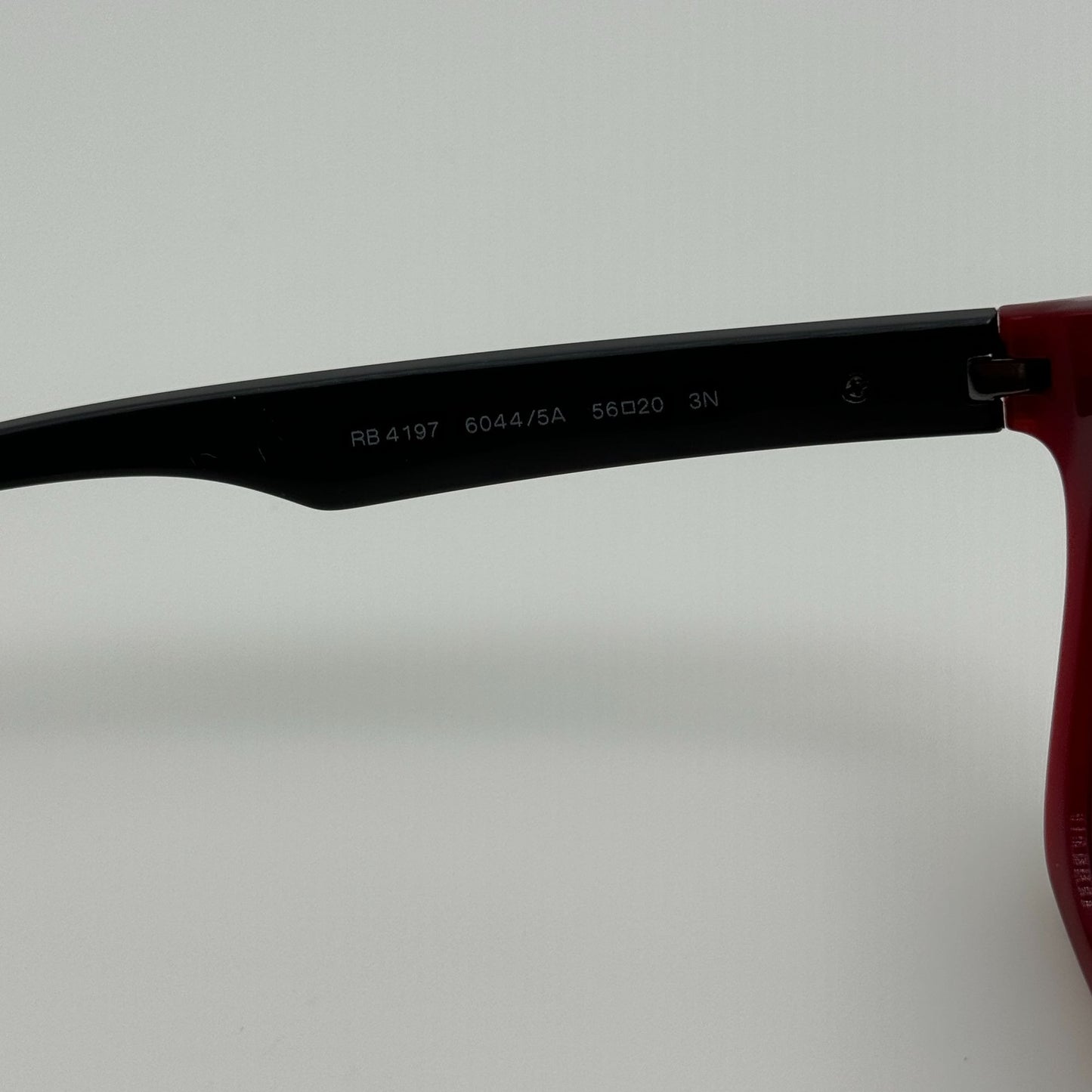 Ray Ban Sunglasses RB 4197 6044/5A Italy 56-20