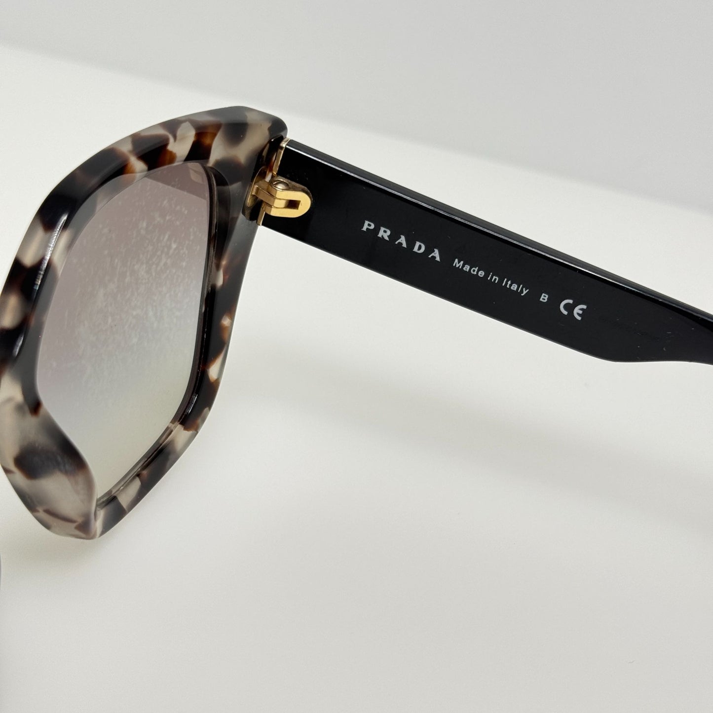 Prada Sunglasses SPR 24X UAO-OA7 52-18-140