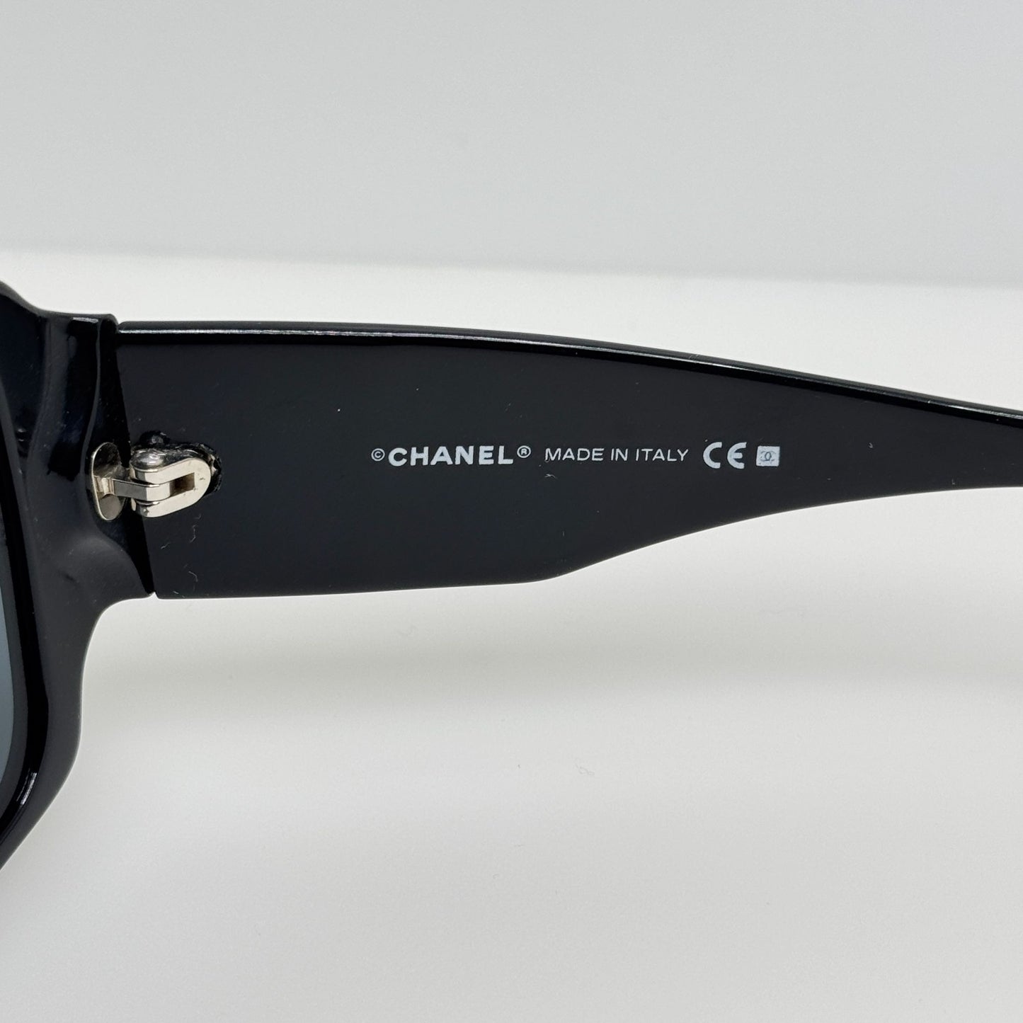 Chanel Sunglasses 5096-B 501/87 Italy Black 59-12-130 Read Description