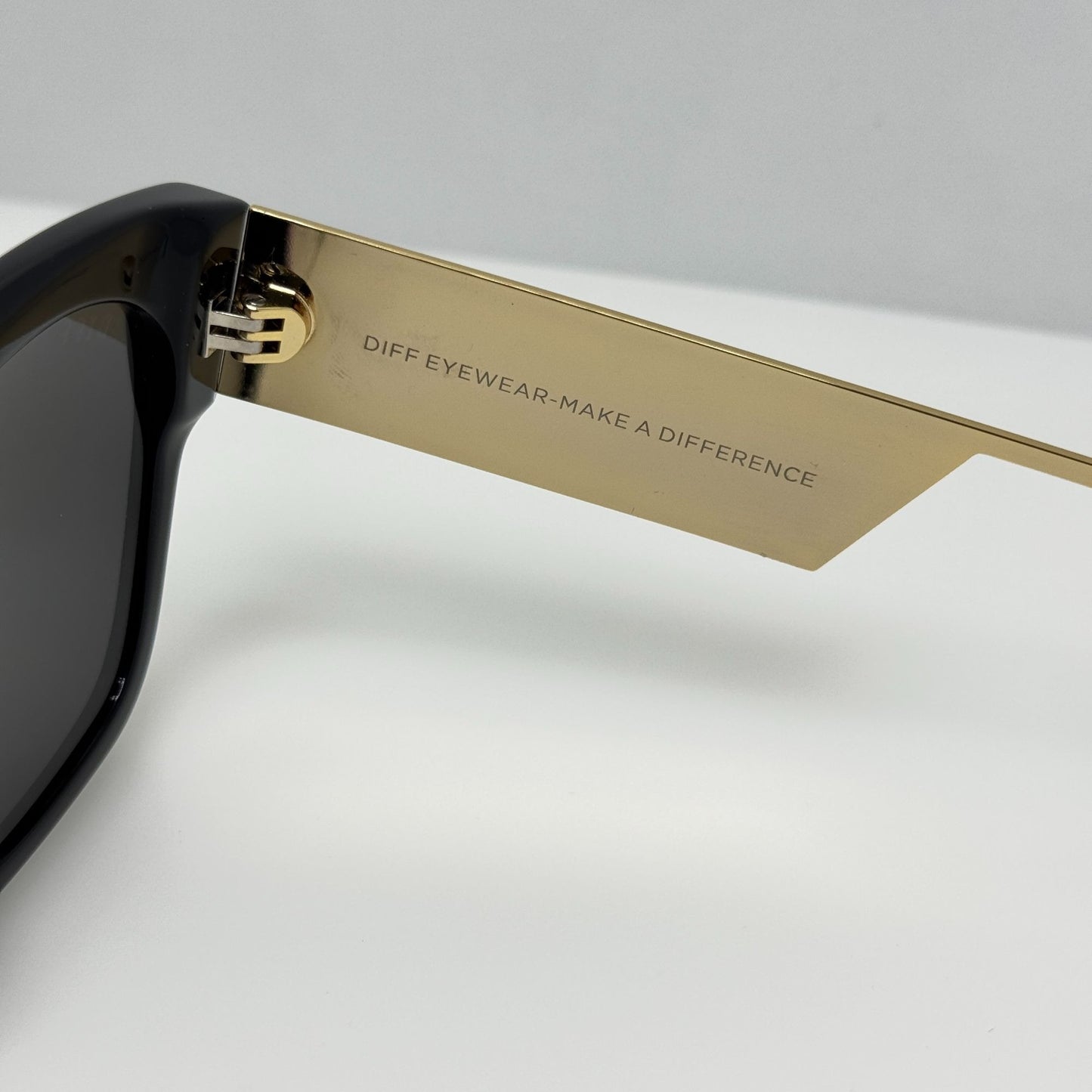 Diff Sunglasses Isabella DE01-0420-BKGRP Polarized Black