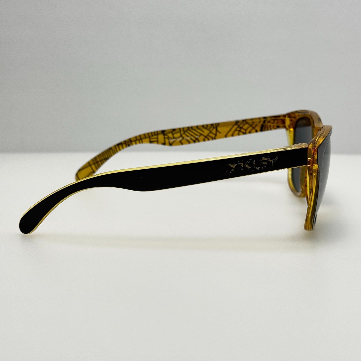 Oakley Sunglasses OO9013-D255 Frogskins Polarized 55-17-139