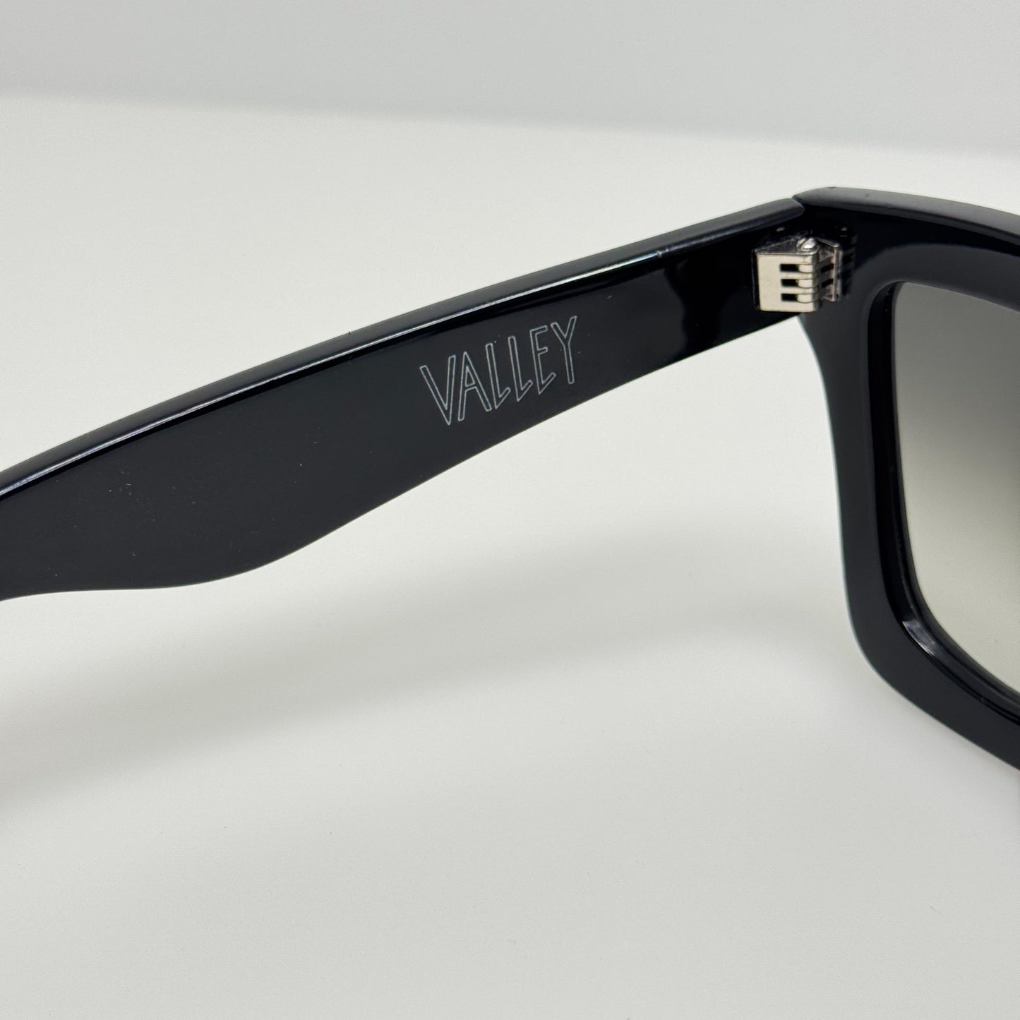 Valley Sunglasses Black DB Zeiss