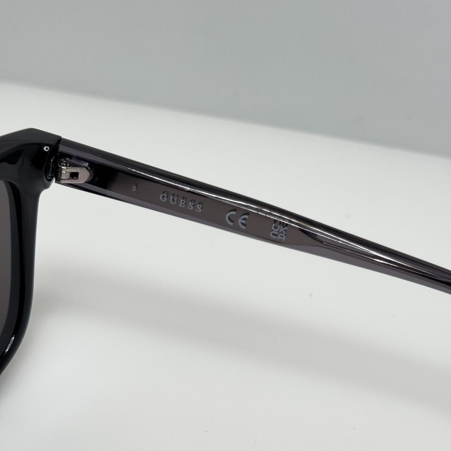 Guess Sunglasses GU00050 01A 54-18-145