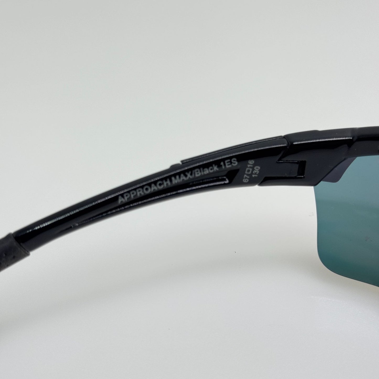 Smith Sunglasses Approach Max Black 1ES Polarized 67-16-130