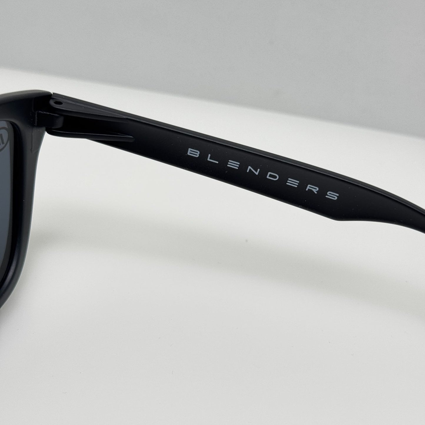 Blenders Sunglasses Symphony Black Polarized
