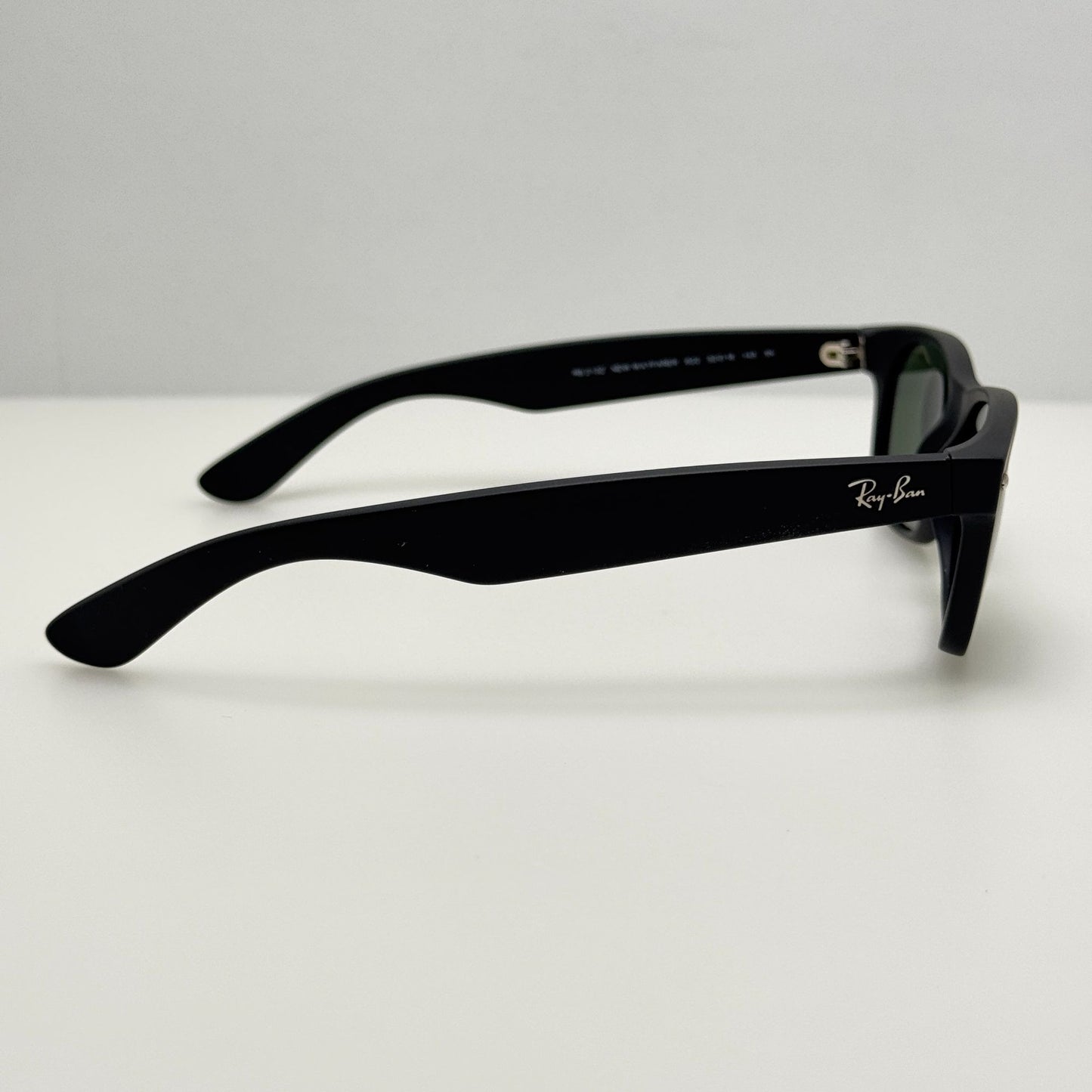 Ray Ban Sunglasses RB 2132 “New Wayfarer” 622 52-18-145 B