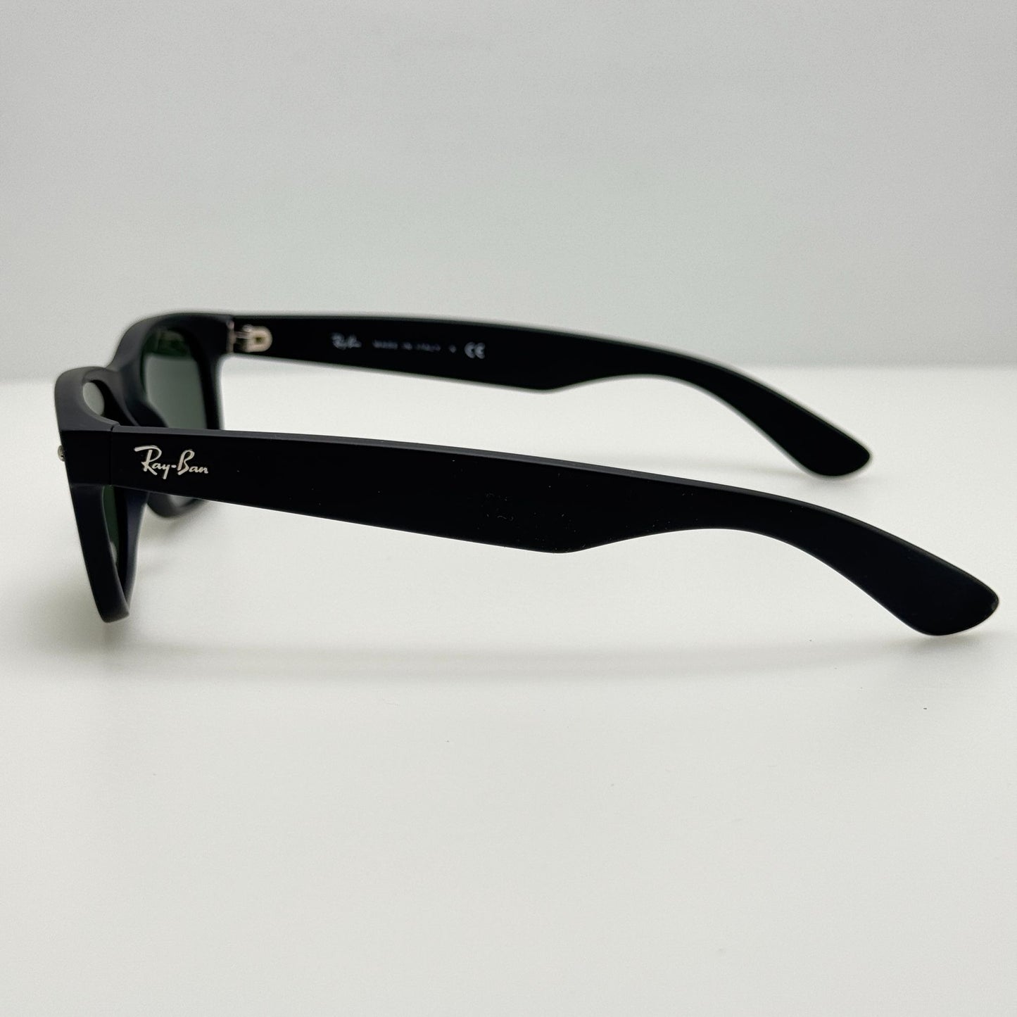 Ray Ban Sunglasses RB 2132 “New Wayfarer” 622 52-18-145 B