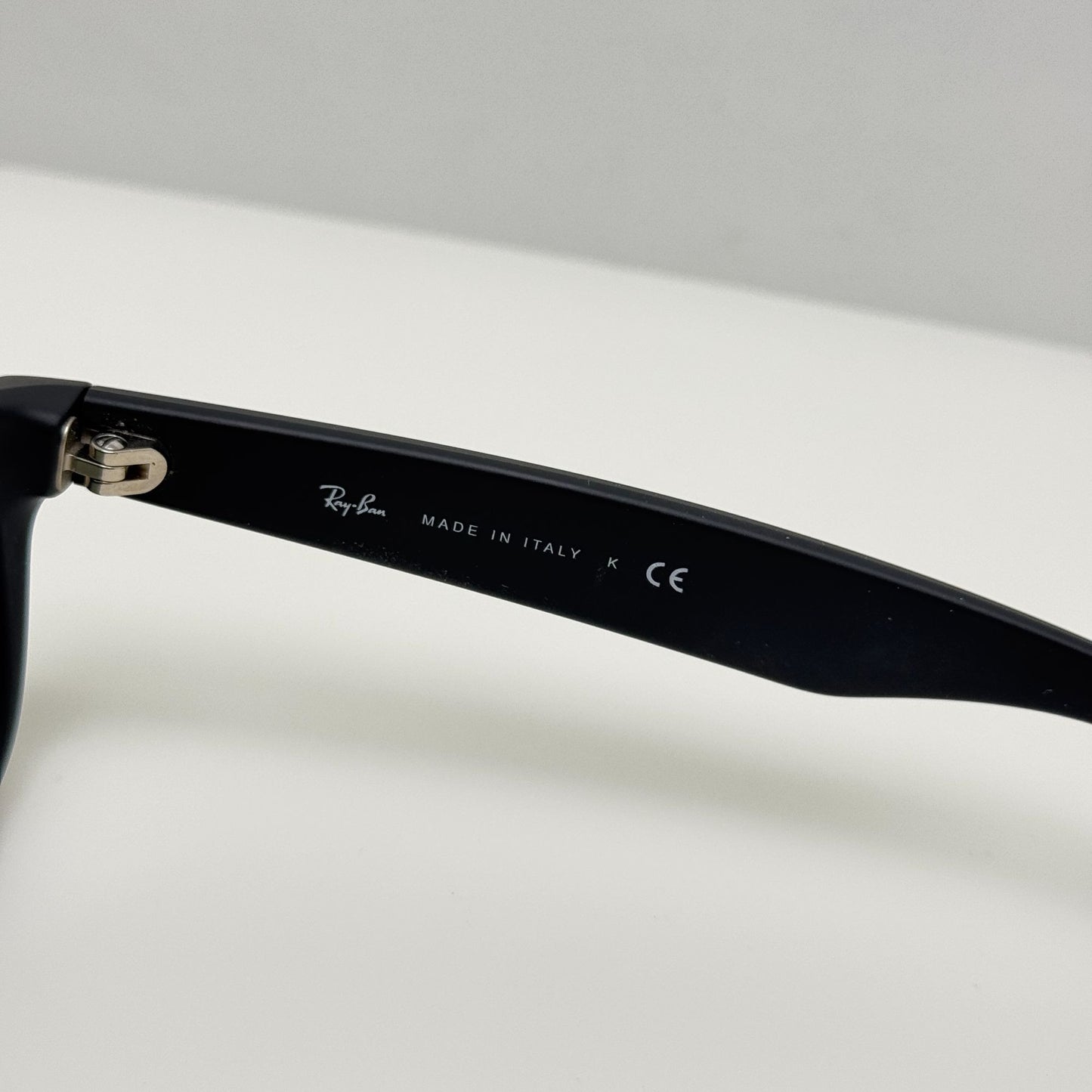 Ray Ban Sunglasses RB 2132 “New Wayfarer” 622 52-18-145 B