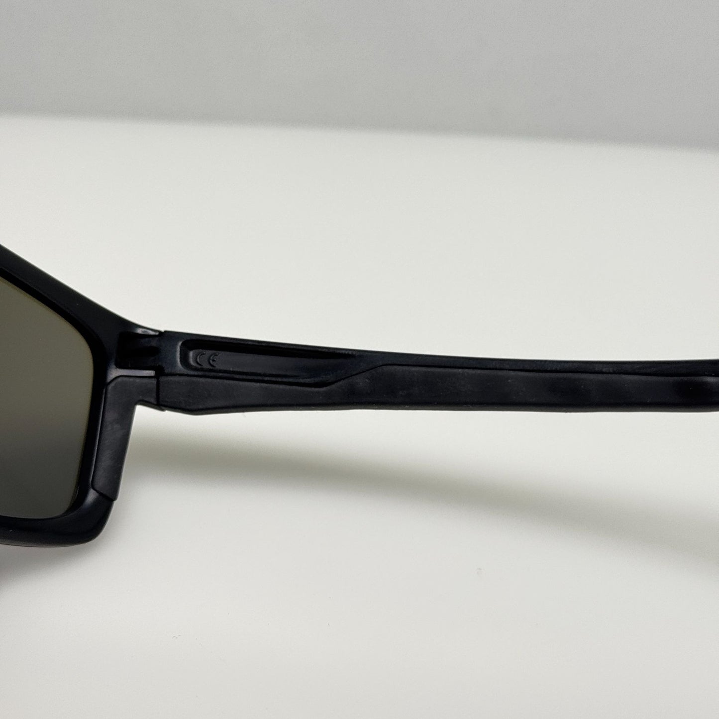 Oakley Sunglasses OO9264-3457 Mainlink Black 57-17-138
