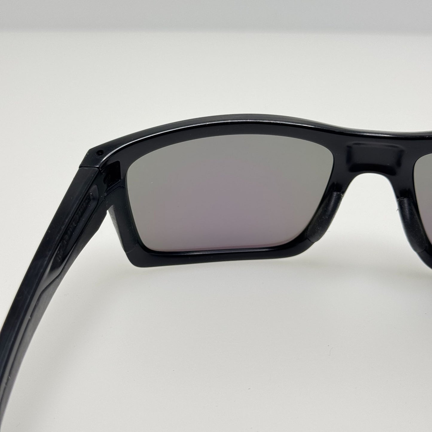 Oakley Sunglasses OO9264-3457 Mainlink Black 57-17-138