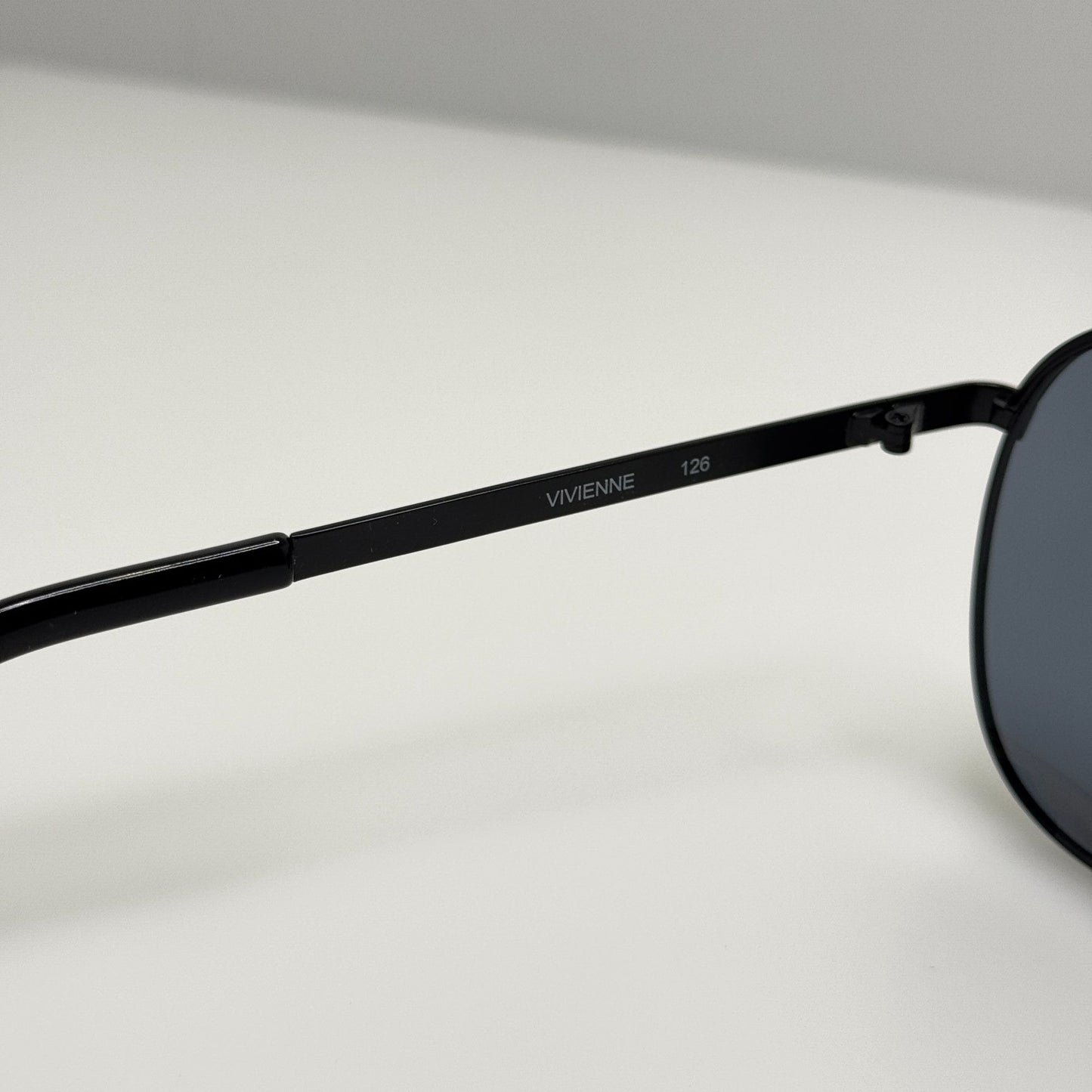 Quay Sunglasses Vivienne 126