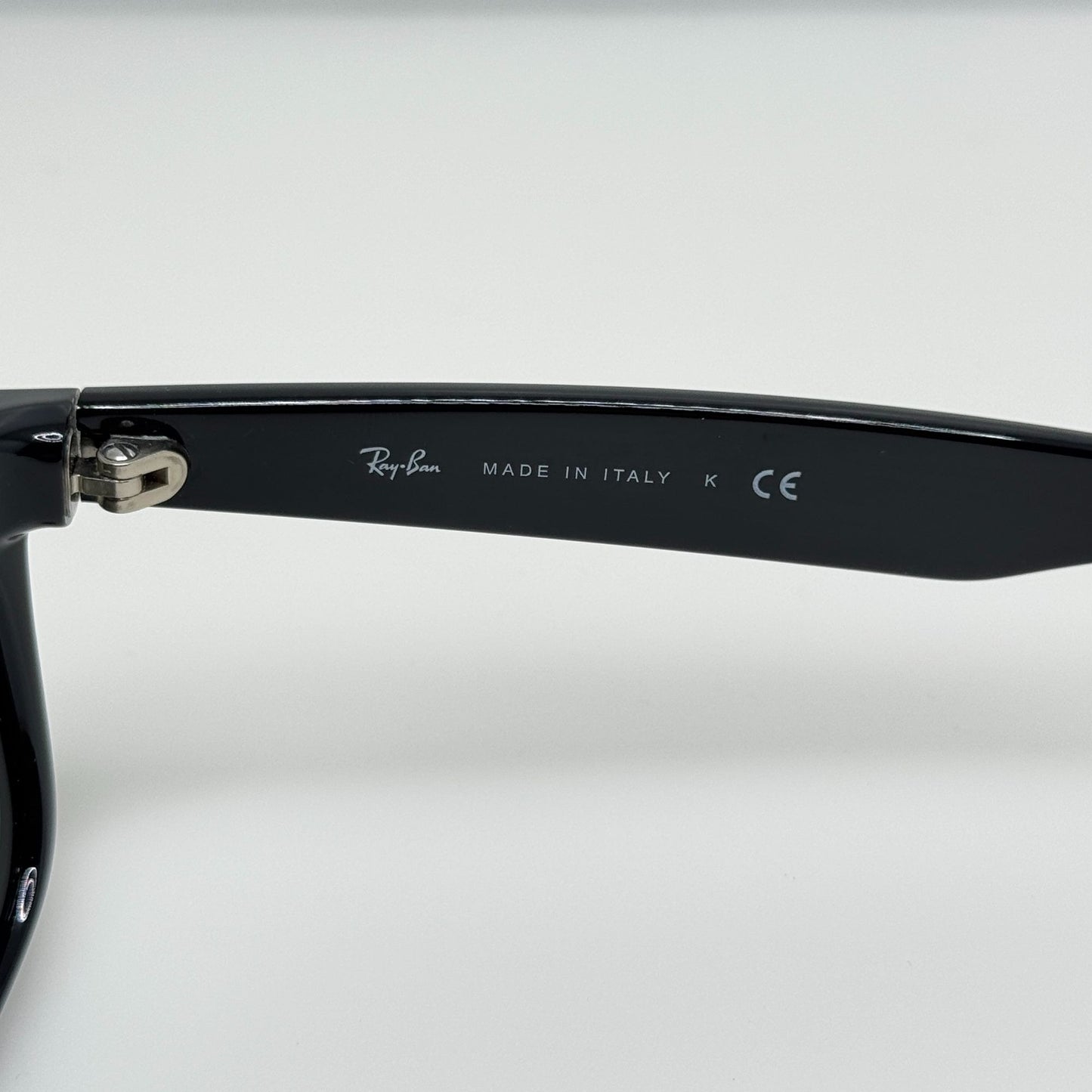 Ray Ban Sunglasses RB 2132 “New Wayfarer” 769 Italy Red Black 55-18