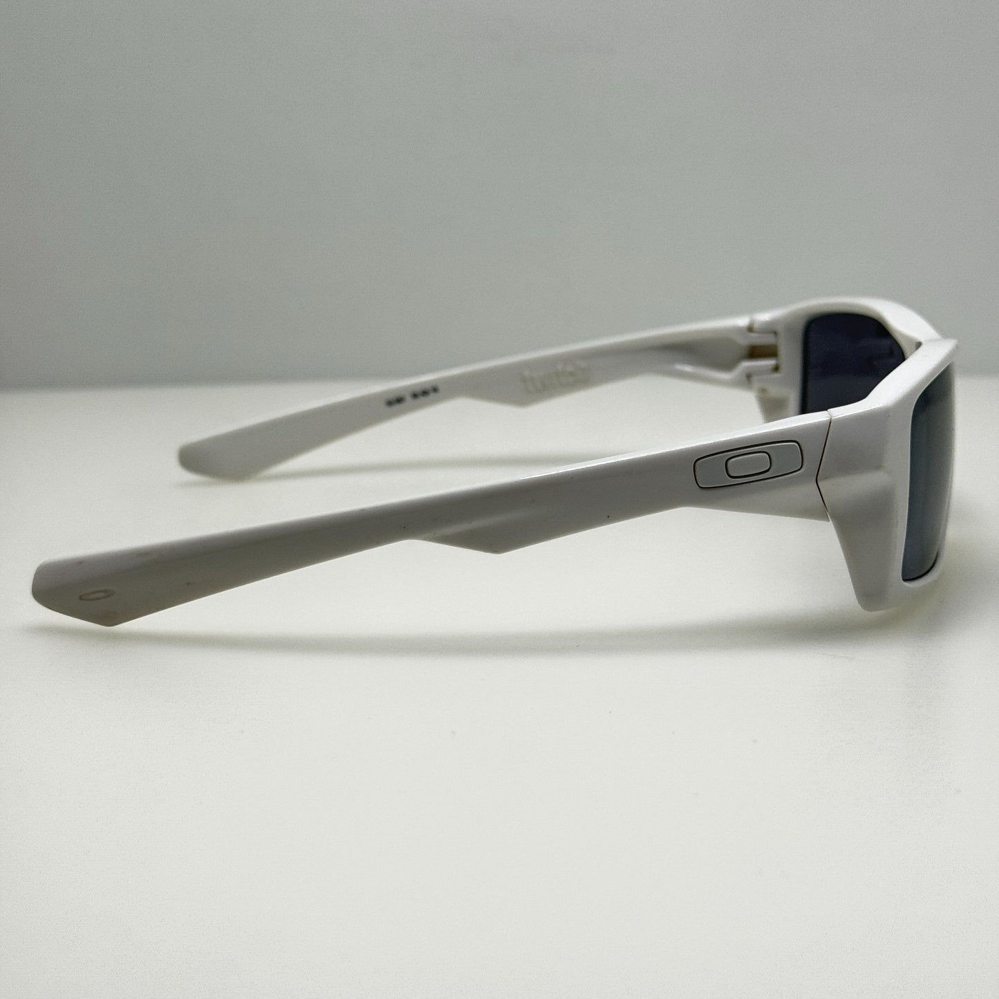 Oakley Sunglasses 03-567 Twitch White 58-16