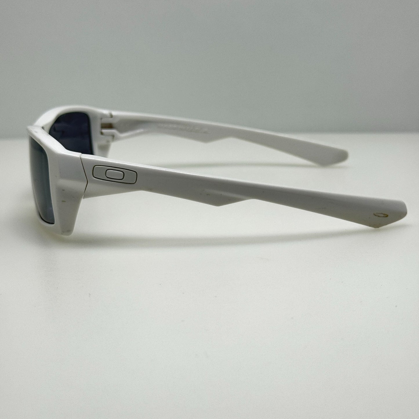 Oakley Sunglasses 03-567 Twitch White 58-16