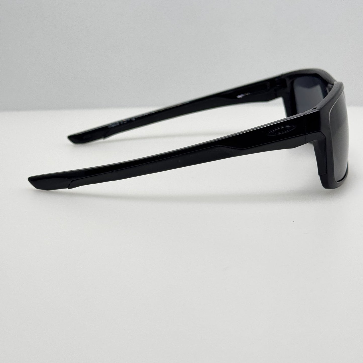 Oakley Sunglasses OO9264-08 Mainlink Black 57-17-138